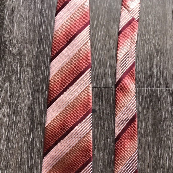 Kenneth Cole Reaction Tie - Picture 3 of 8